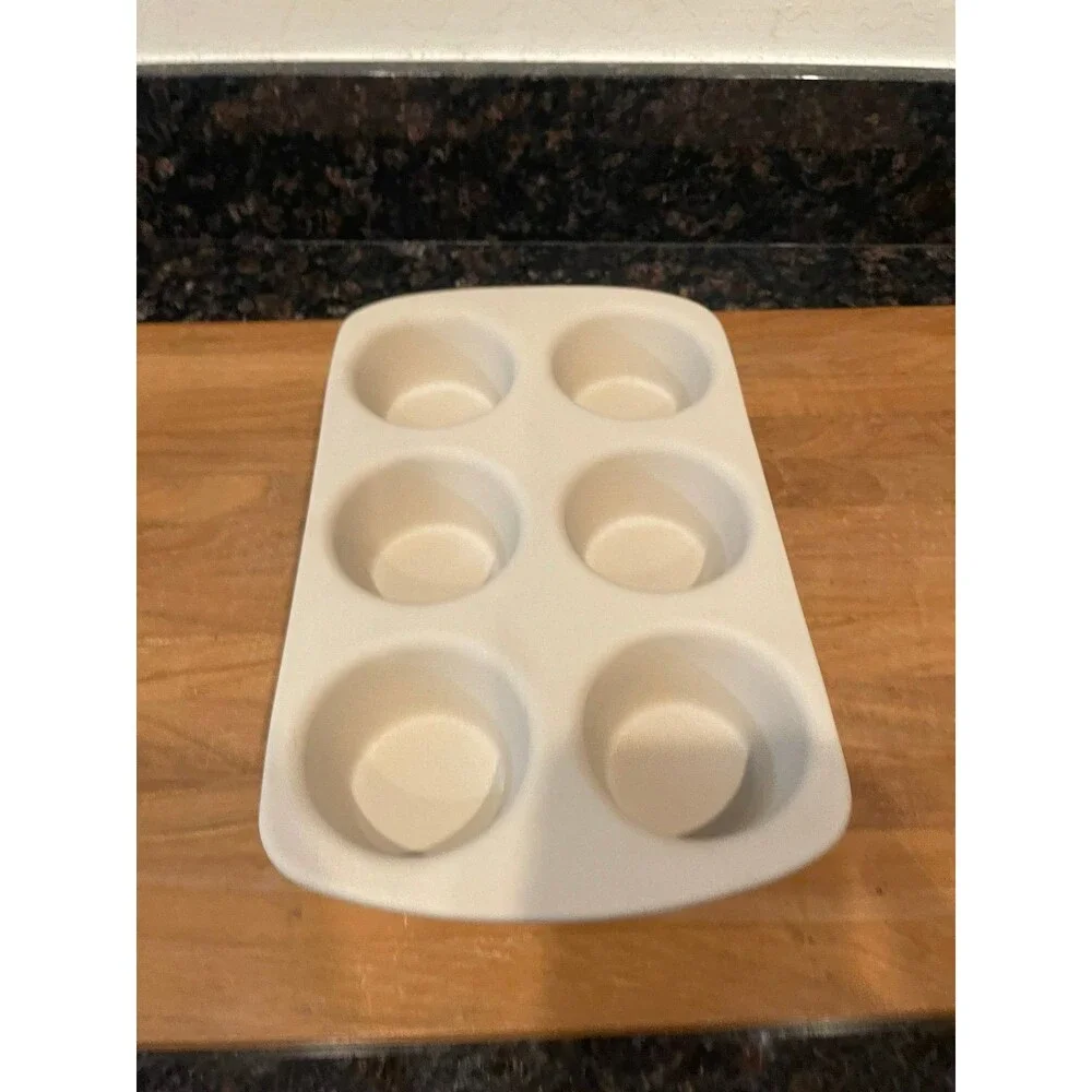 Pampered chef 6-cup Muffin Pan
